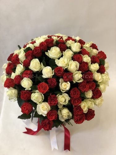 Букет из 101 красной и белой розы № 886
